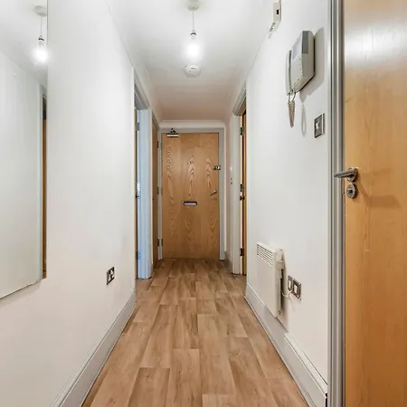 Luxe Stays-sleeps 5-contractors Apartment Birmingham